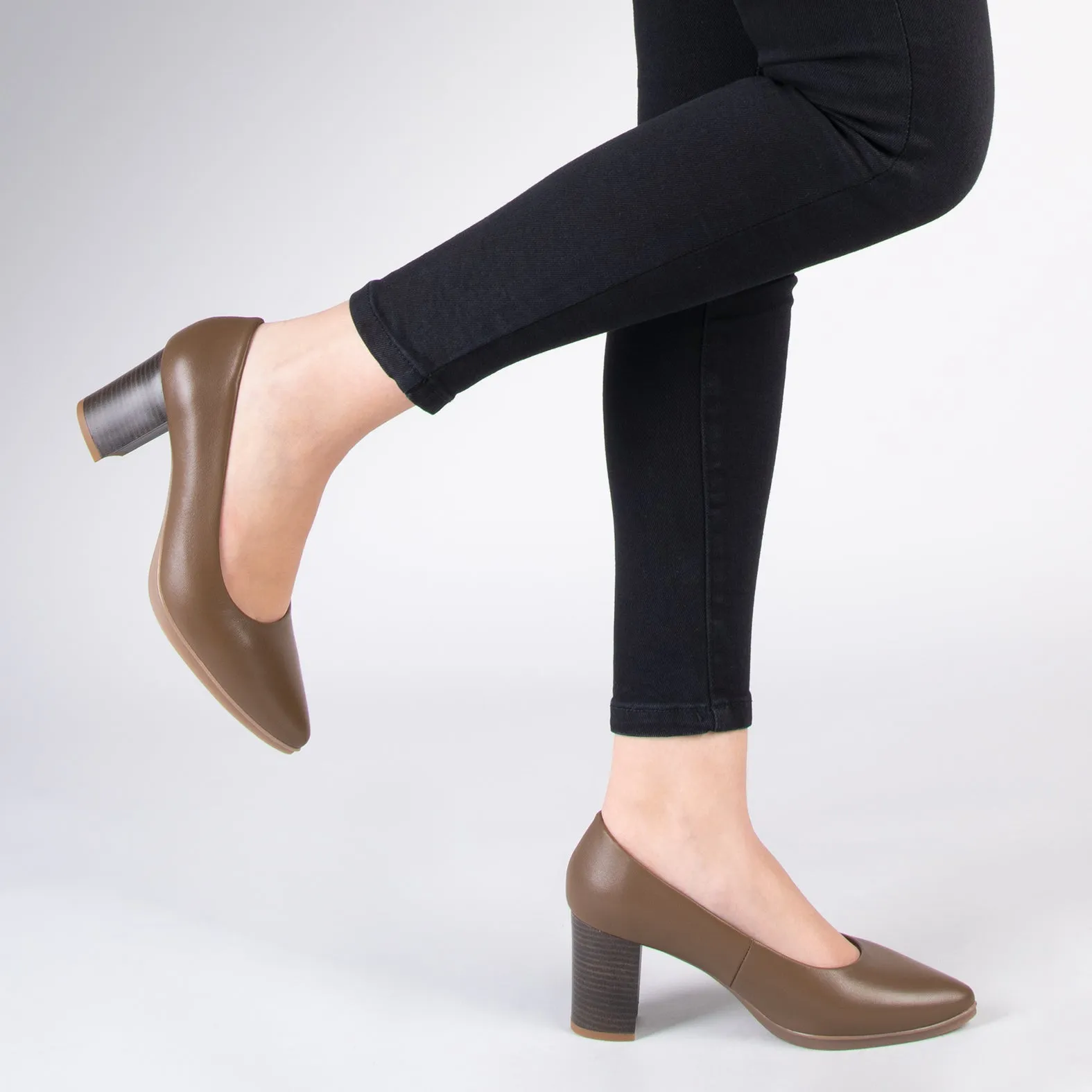 URBAN S SALON – Zapatos de tacón medio de napa MARRÓN